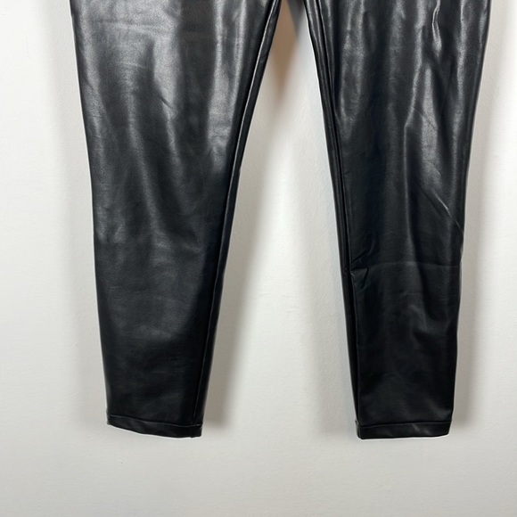 Abercrombie & Fitch Vegan Leather Straight Leg Side Zip Closure Womens M Pants - Picture 2 of 8